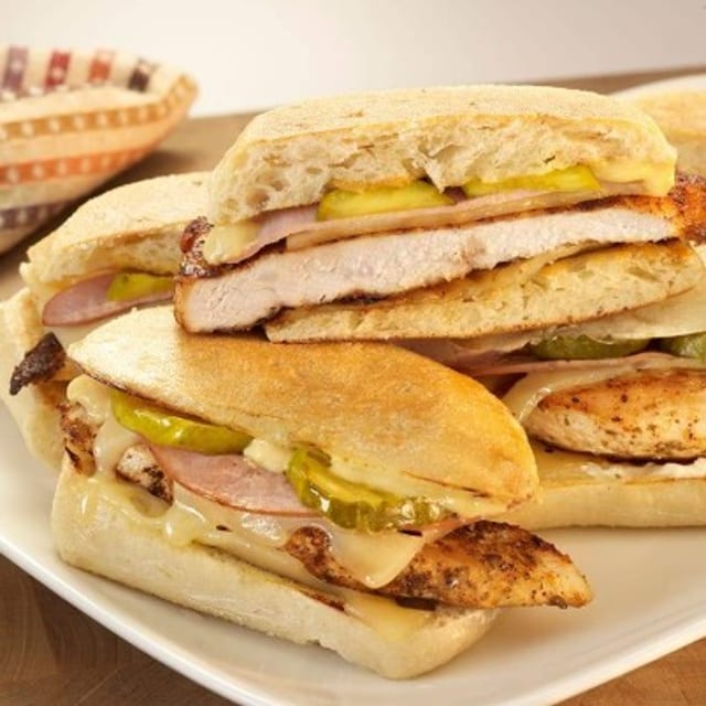 24.PAN CON POLLO.